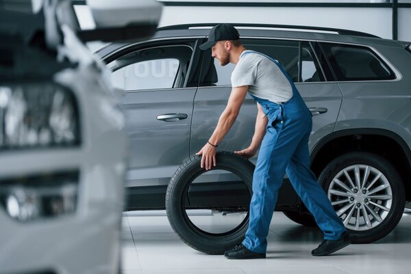 Přezutí pneu: Co všechno ovlivňuje cenu? 