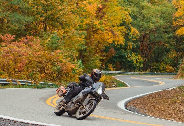 Jak si užít jízdu na motorce i během podzimu?