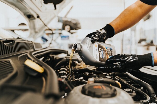Jak často měnit motorový olej a jaký olej vybrat pro váš vůz?