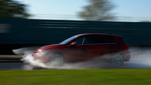 ADAC test celoročních pneumatik 2025 225/45 R17