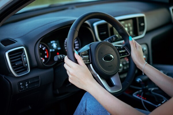Jak se zbavit nepříjemných vibrací volantu při jízdě nebo brzdění?